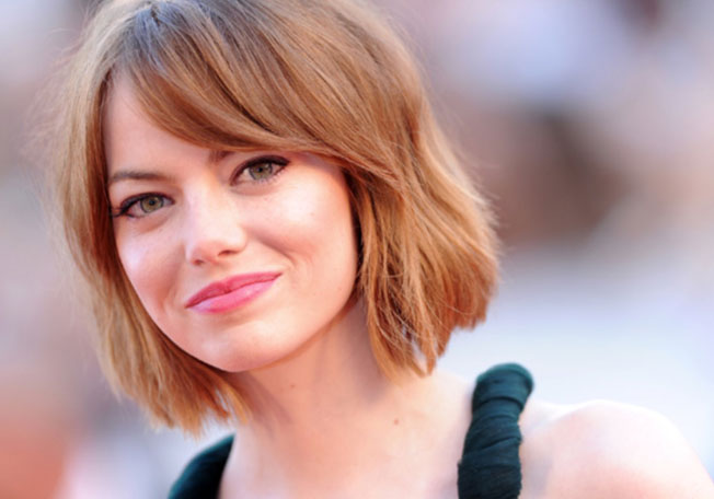 صور لوك شعر ومكياج إيما ستون في افتتاح مهرجان البندقية السينمائي 2014