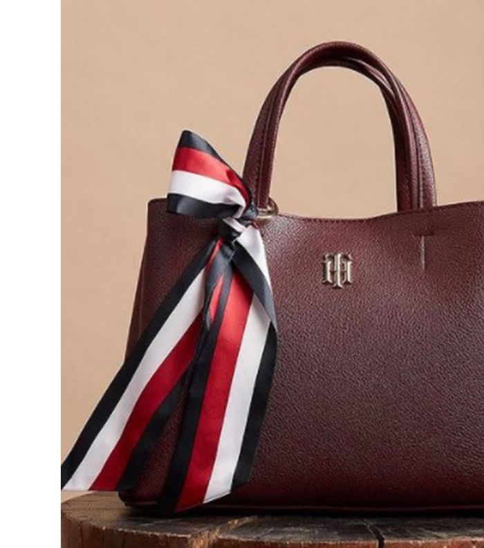 ماركة تومي للشنط