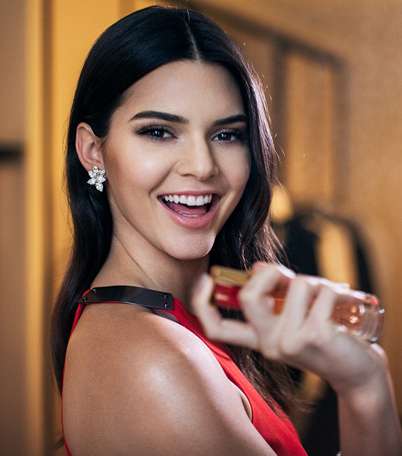 بالصور، جمال كيندال جينر في Fragrance Foundation Awards