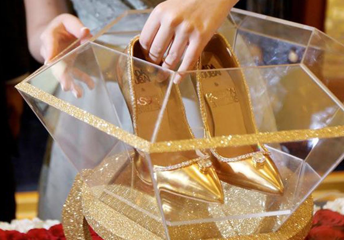 الحذاء الذهبي والماسي معروض في دبي كما تُعرض المجوهرات