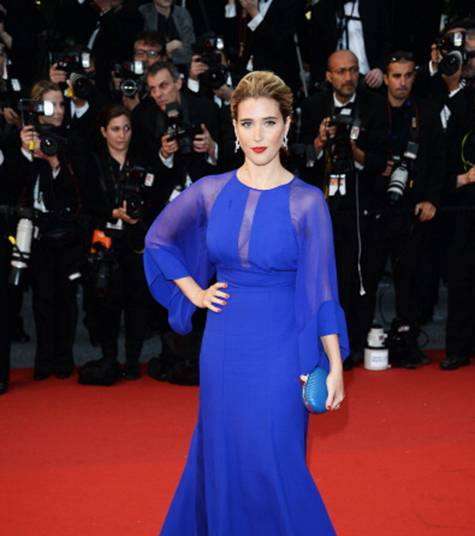 Vahina Giocante  تتألق في مهرجان كان 2013 بفستاناً أزرق من تصميم إيلي صعب