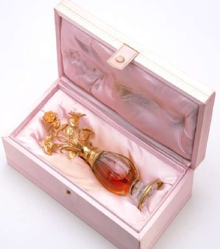 صور اجمل توزيعات عطور ميني للاعراس