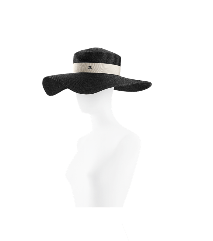قبعة مميزة من CHANEL من مجموعة شتاء 2016 تناسب اطلالة امراة الجدي