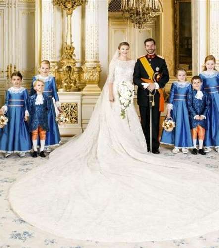 أميرة اللوكسمبورج تختار فستان زفافها من تصميم إيلي صعب