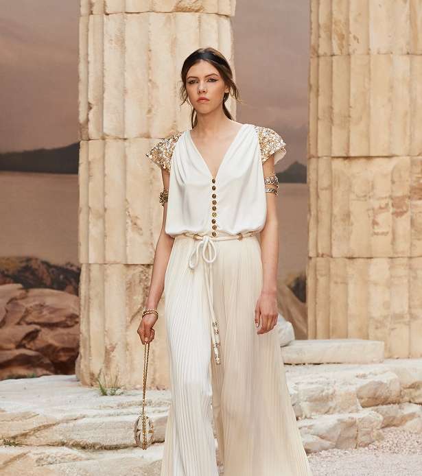 التنورة الماكسي المثنية مع حزام الحبل rope من CHANEL كروز 2018