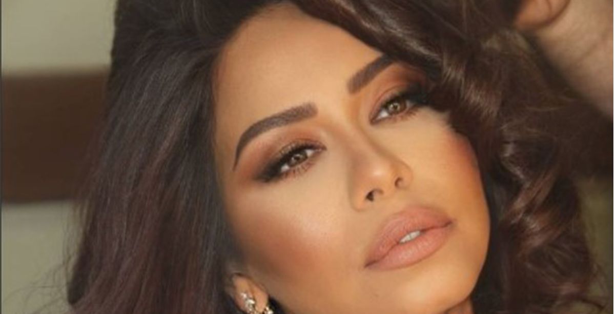 شيرين تحلق شعرها تماماً في أول إطلالة لها بعد طلاقها