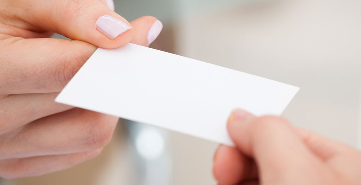 اتيكيت تقديم بطاقة العمل