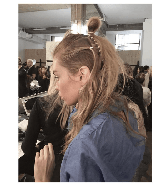 تسريحة شعر العارضات خلال عرض DKNY لشتاء 2017 من الصور الاكثر تداولا على انستقرام