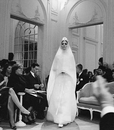 فستان Hyménée من مجموعة ربيع وصيف 1961