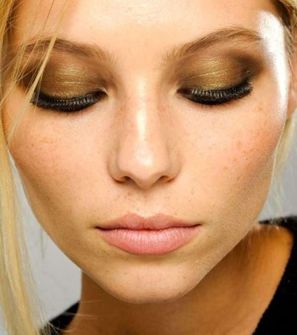 الذهبي يعشق لون العيون البني
