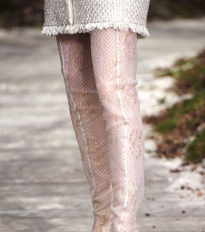 اكتشفي الموضة الجديدة التي أطلقتها Chanel لربيع 2013