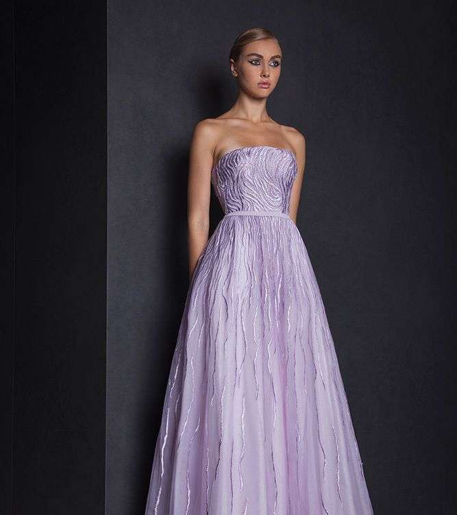 الفستان باللون البنفسجي الفاتح
