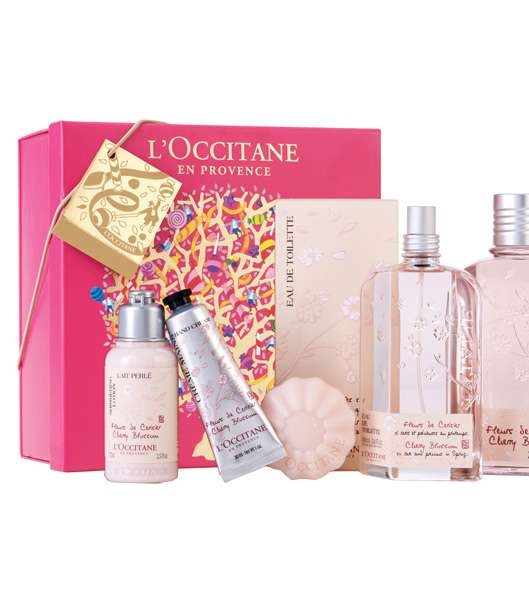 مجموعة من العطور والكريمات المميزة