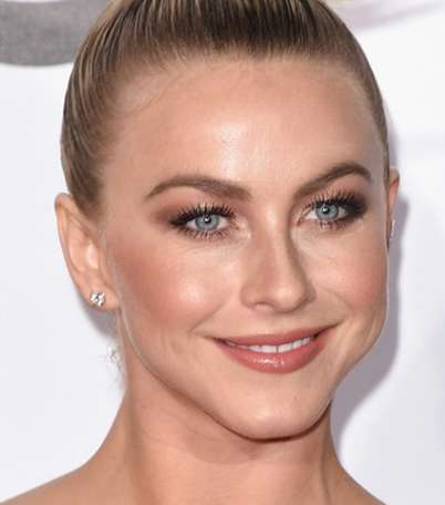 بالصور، صيحات شعر وماكياج النجمات في حفل People's Choice Awards 2016