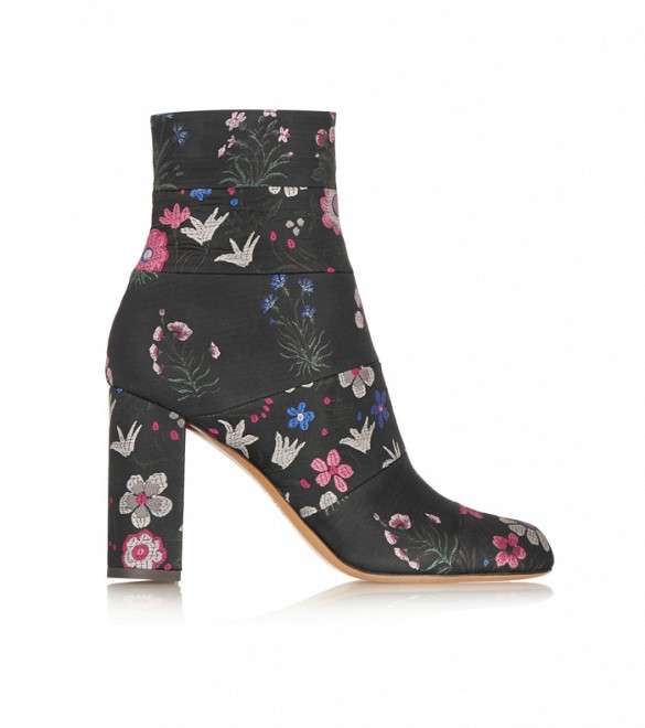 حذاء مطبع بالازهار من فالينتينو لشتاء 2016