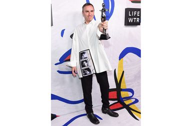 راف سايمونز يغادر كالفن كلاين