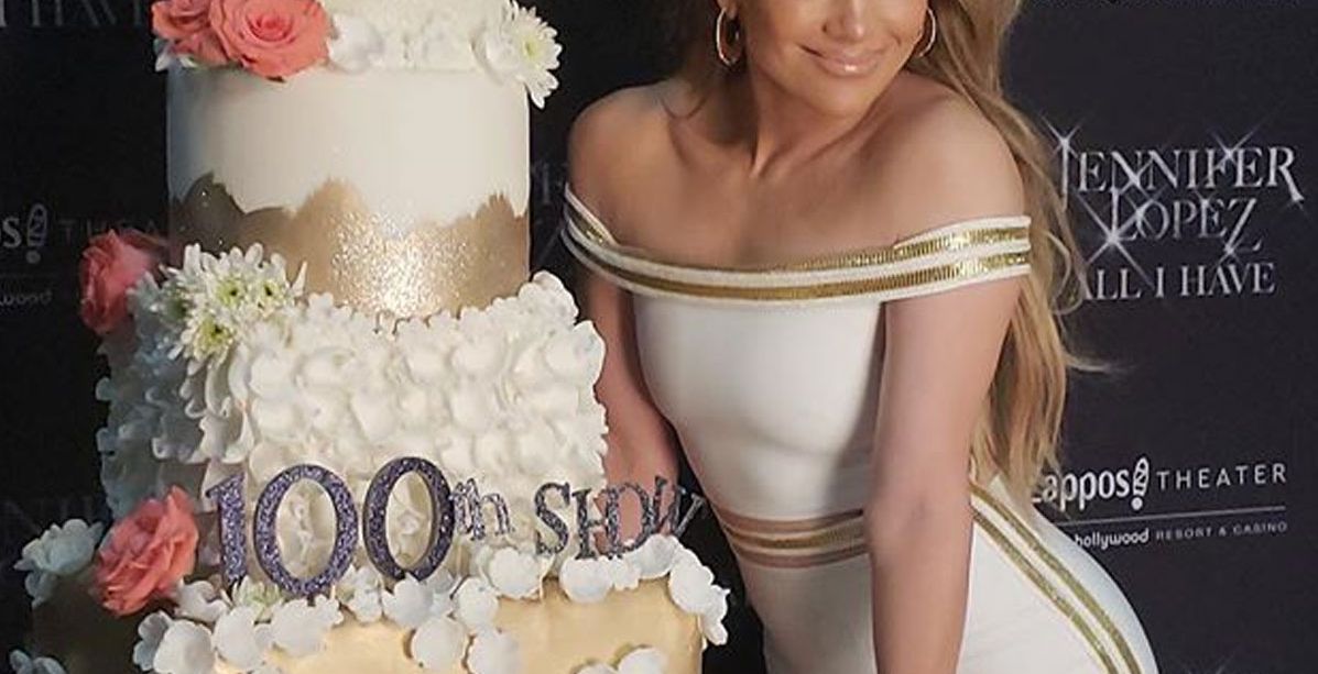 جينفر لوبيز تحتفل بعامها الـ49 برشاقة وبطن رياضي ممسوح!