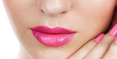 خطوات وضع المكياج الناعم بالصور