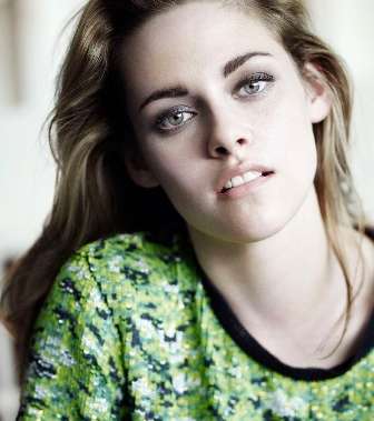 Kristen-Stewart-Vogue-Photoshoot-20-1-2011-5