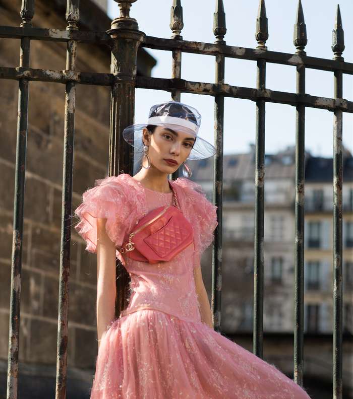 حقيبة CHANEL الحزام الجلدية لصيف 2018