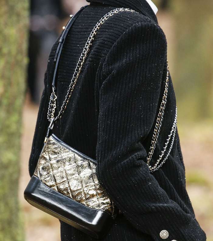 حقيبة غابرييل من CHANEL بقماش ميتاليكي لشتاء 2019