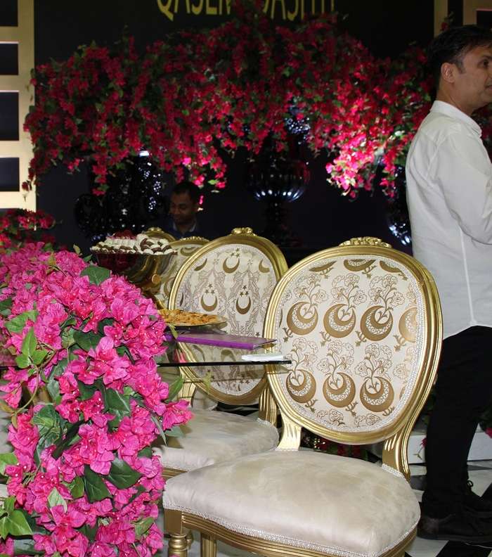 الورود تحيط بك من كل مكان في المعرض