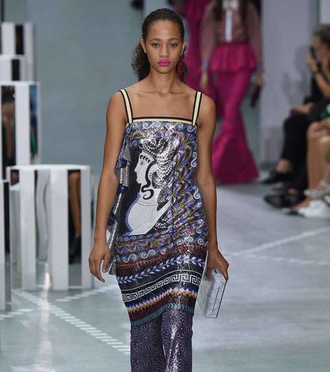 موضة الفستان فوق السروال من ماري كاترانتزو لصيف 2017