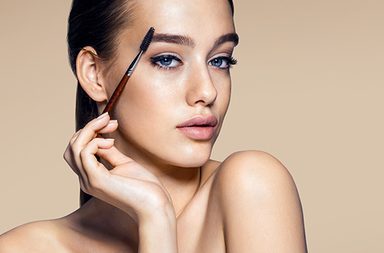 افضل مسكرة حواجب ماك 