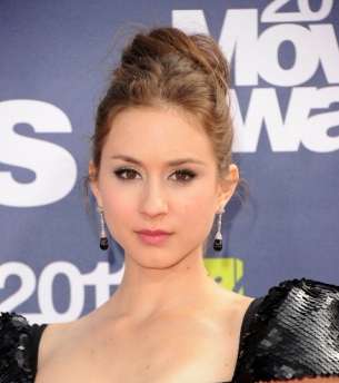 hairstyles-mtv-movie-awards-2011-troian-bellisario