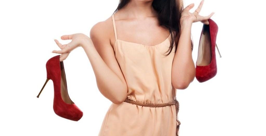 علاقة الكعب العالي والمؤخرة