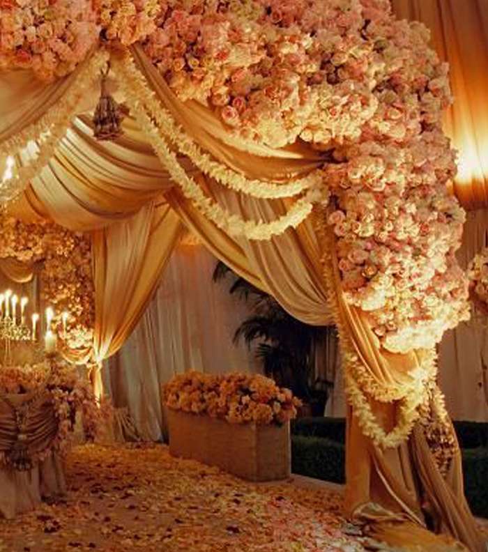 إليك صور كوش بلمسة ذهبية لتستوحي منها