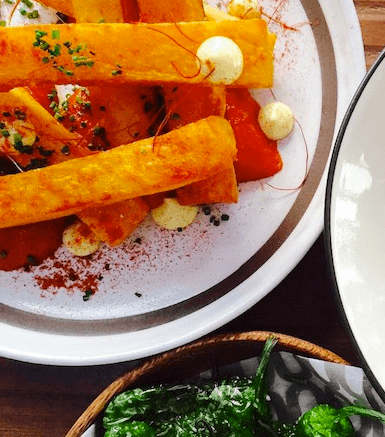 تزخر لائحة الطعام بخيارات عديدة من أطباق مميّزة وعصائر منعشة