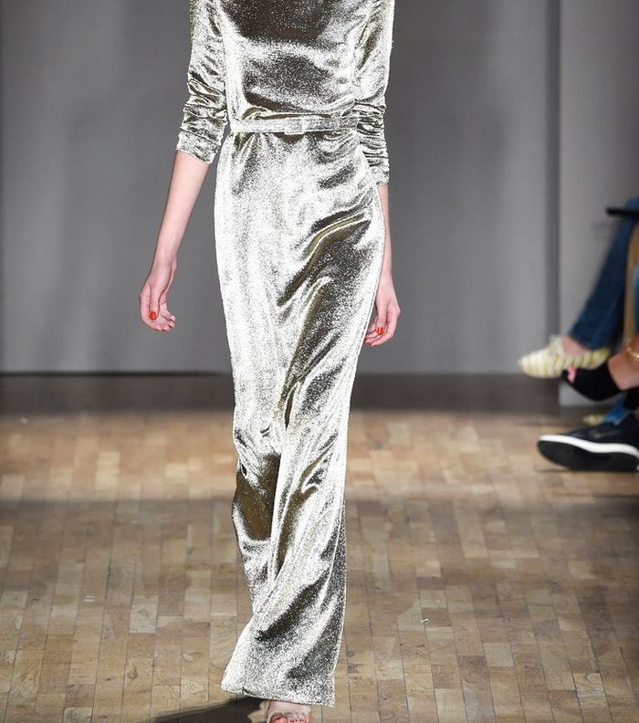 فساتين قطيفه باكمام طويله بالصور والموديلات