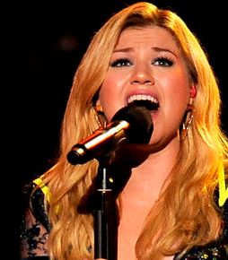 عن فئة Best Pop Vocal Album فازت ألبوم Stronger لـ  Kelly Clarkson
