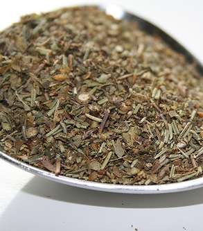 الأعشاب المجفّفة مثل الزعتر، البردقوش، الروزماري والريحان