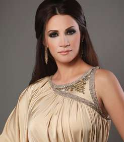 الإطلالة الأنيقة بالنصف رفعة مع السموكي الجذاب