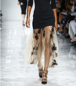 موضة الفساتين بالقماش الشفاف من Blumarine لصيف 2016