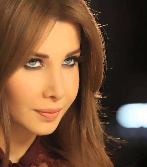 تعتمد نانسي المكياج الناعم