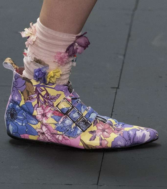 حذاء الكاحل المطبع بالازهار من Preen Thornton لشتاء 2018