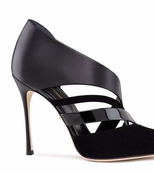 حذاء كلاسيكيّ بتصميم عصريّ من Sergio Rossi