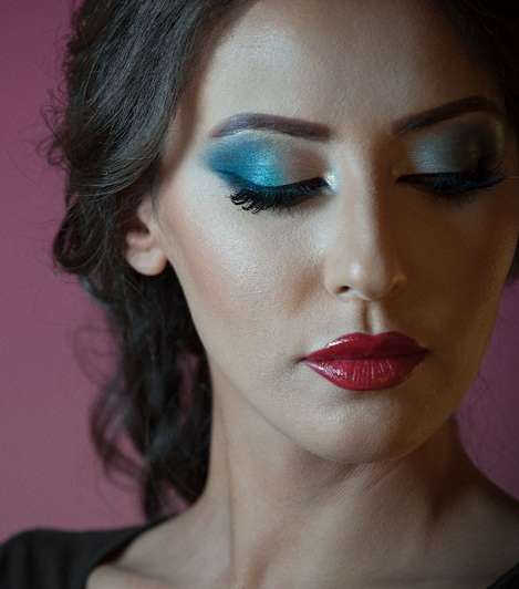 الماكياج الأزرق بأنامل لينا حسين 