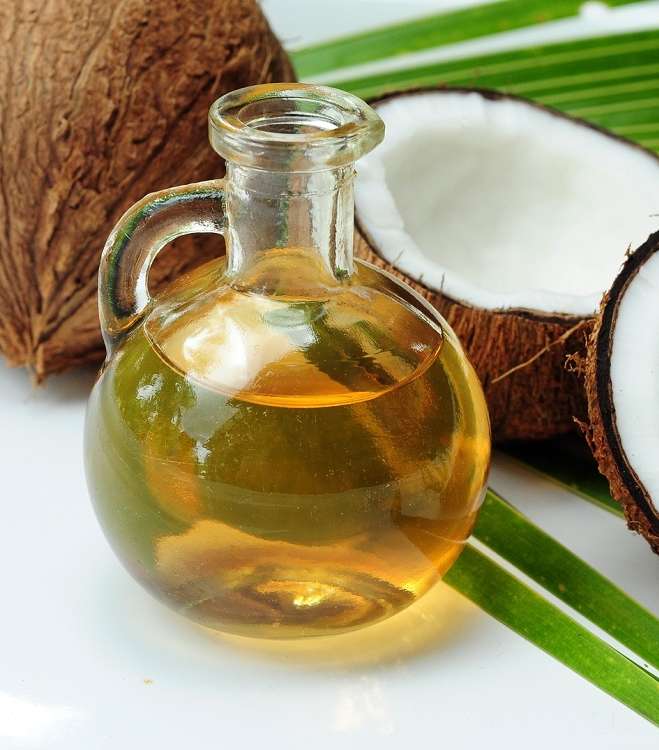 زيت جوز الهند ﻿﻿﻿﻿لتبييض﻿ الأسنان