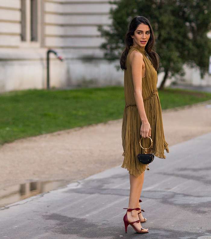 جيسيكا قهواتي تتالق في شوراع باريس خلال اسبوع الموضة لشتاء 2018