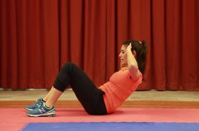 فيديو حركات شد عضلات البطن