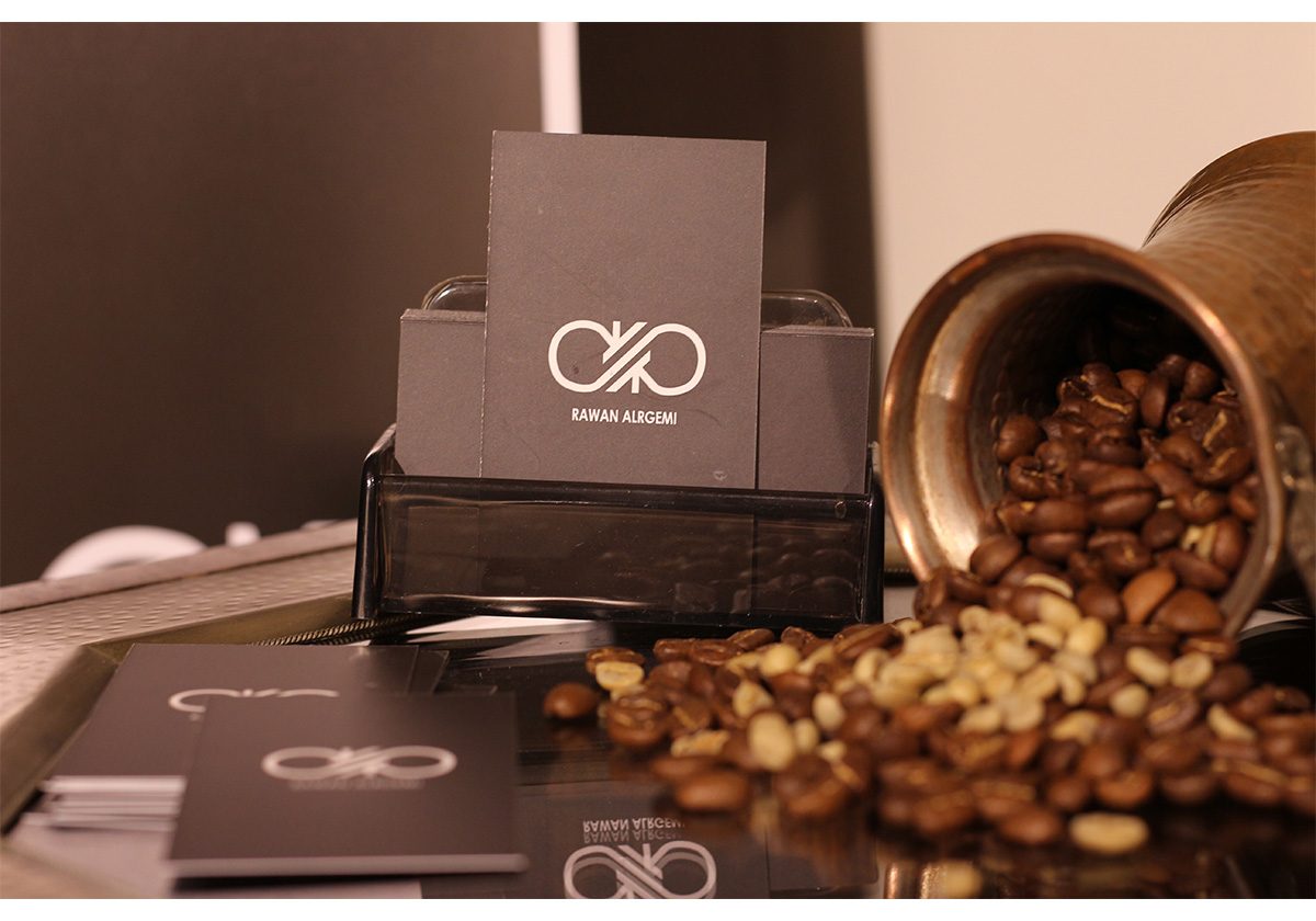 ما علاقة القهوة بالعبايات