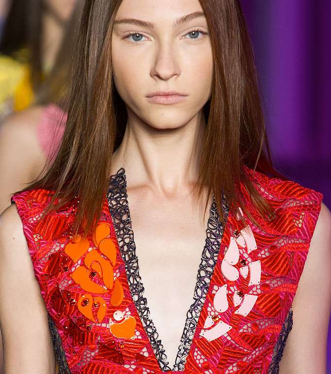 نعومة الشعر والماكياج مع Peter Pilotto