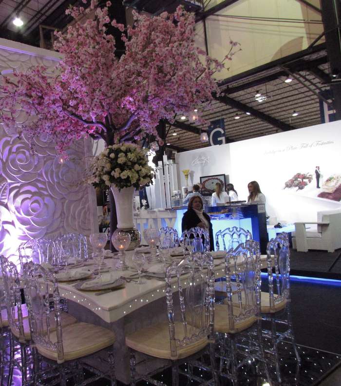 تنوع يوقع العروس في حيرة انتقاء الأجمل 