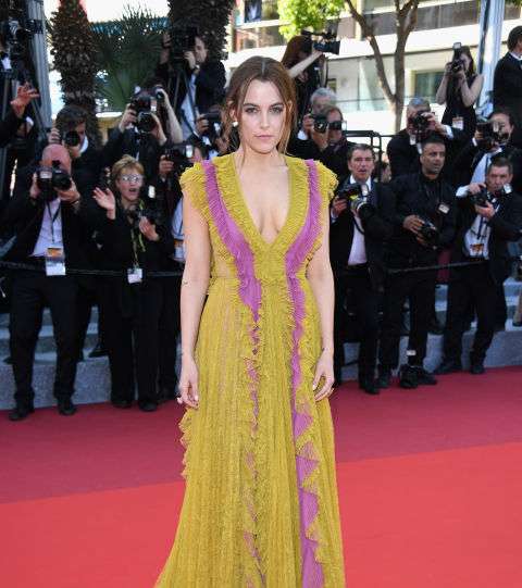 RILEY KEOUGH بفستان من قوتشي في مهرجان كان 2016