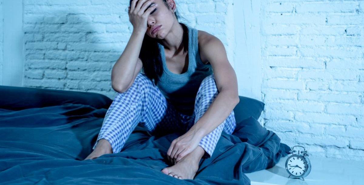 سبب الاستيقاظ المفاجئ من النوم في علم النفس