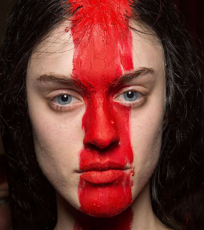 لوحة الأحمر مع Gareth Pugh